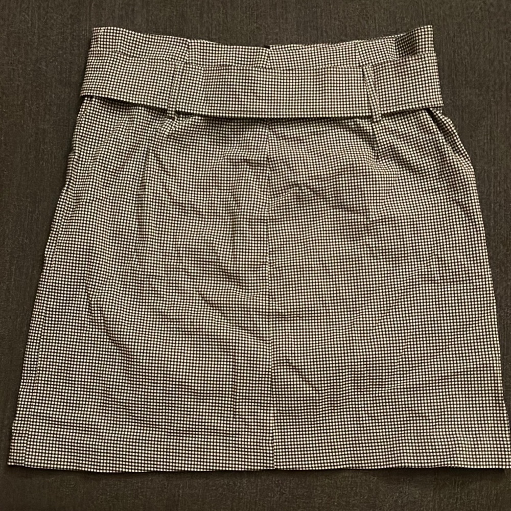 Pleated mini with belt